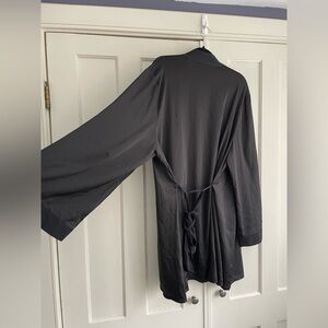 Savage x Fenty Women's Black Satin Showgirl Robe 2XL /3XL New Long Sleeve Kimono